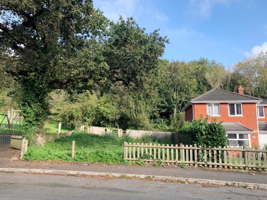Lot: 49 - FREEHOLD LAND IN A GOOD RESIDENTIAL AREA -
